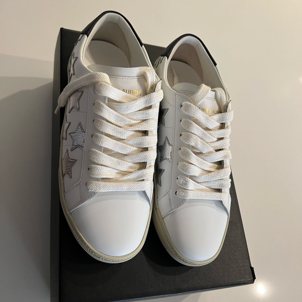 Saint Laurent (Court Classic Metallic Star Leather Sneakers)